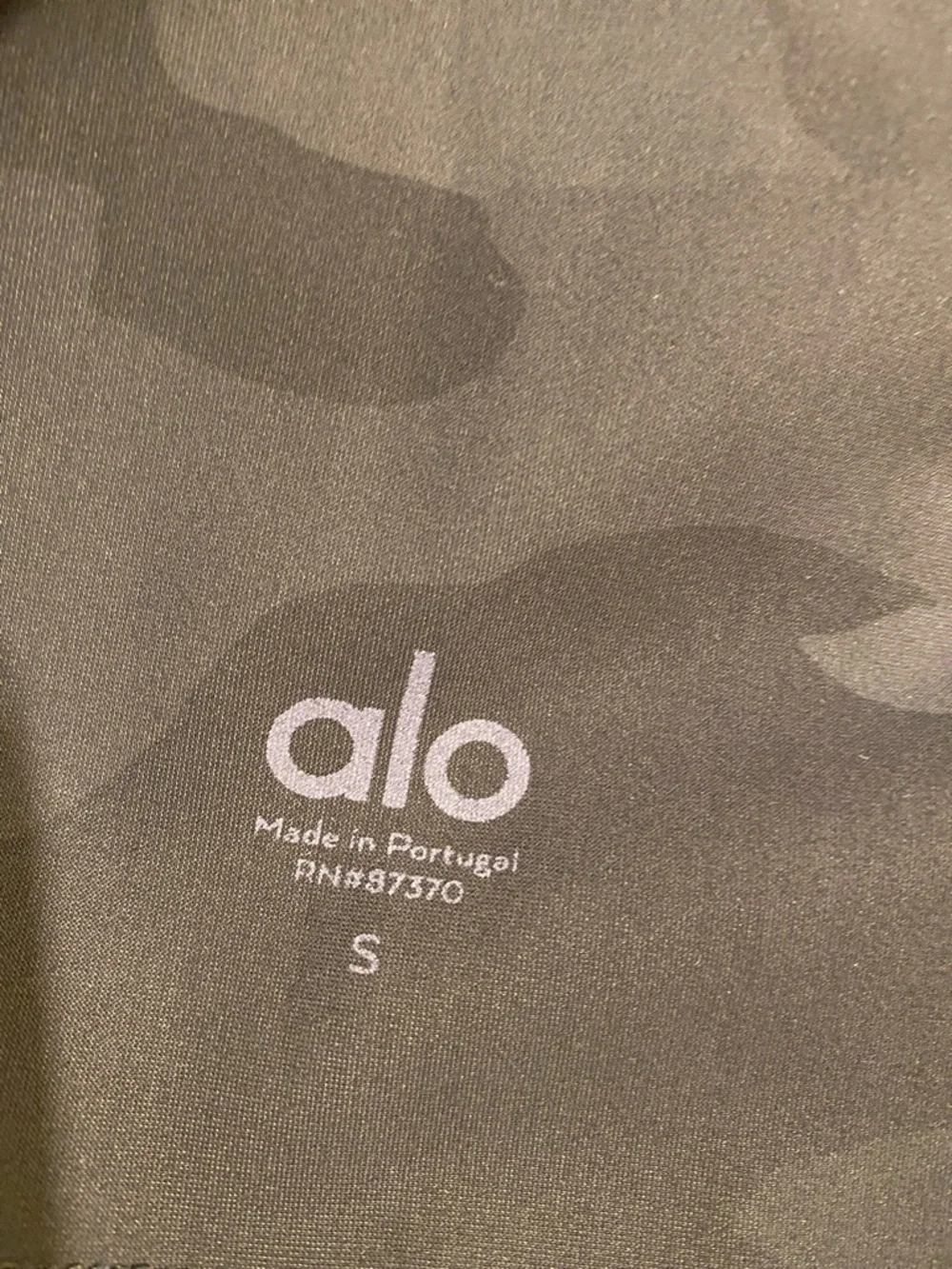 ALO Yoga Black Camo High-Rise Biker Shorts. Size S